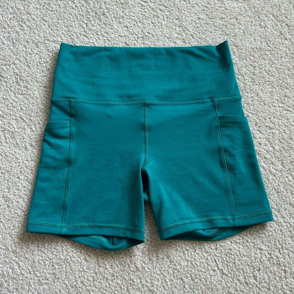 Athleta Salutation Stash Shorts